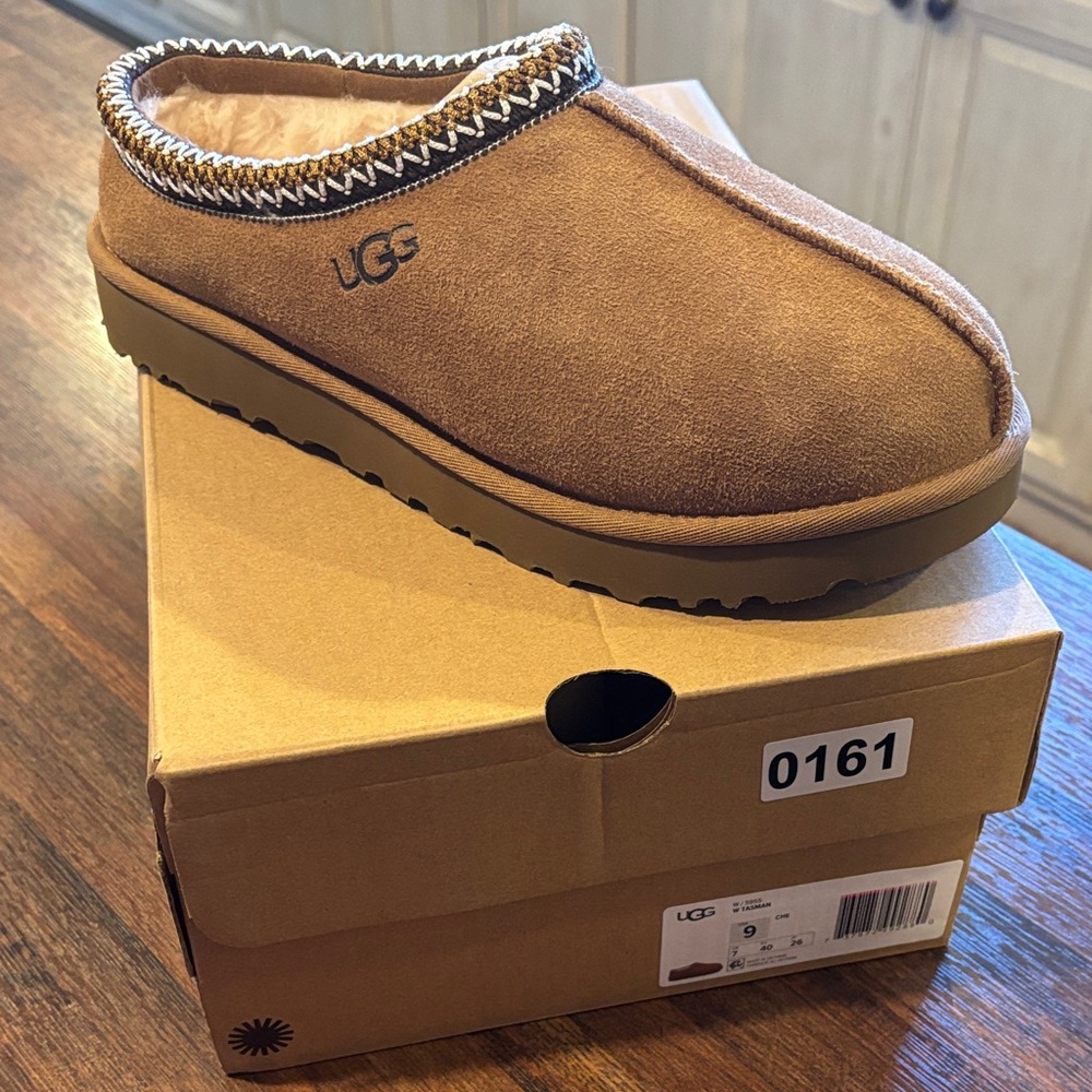 (NEW WITH TAGS) UGG Tasman Chestnut